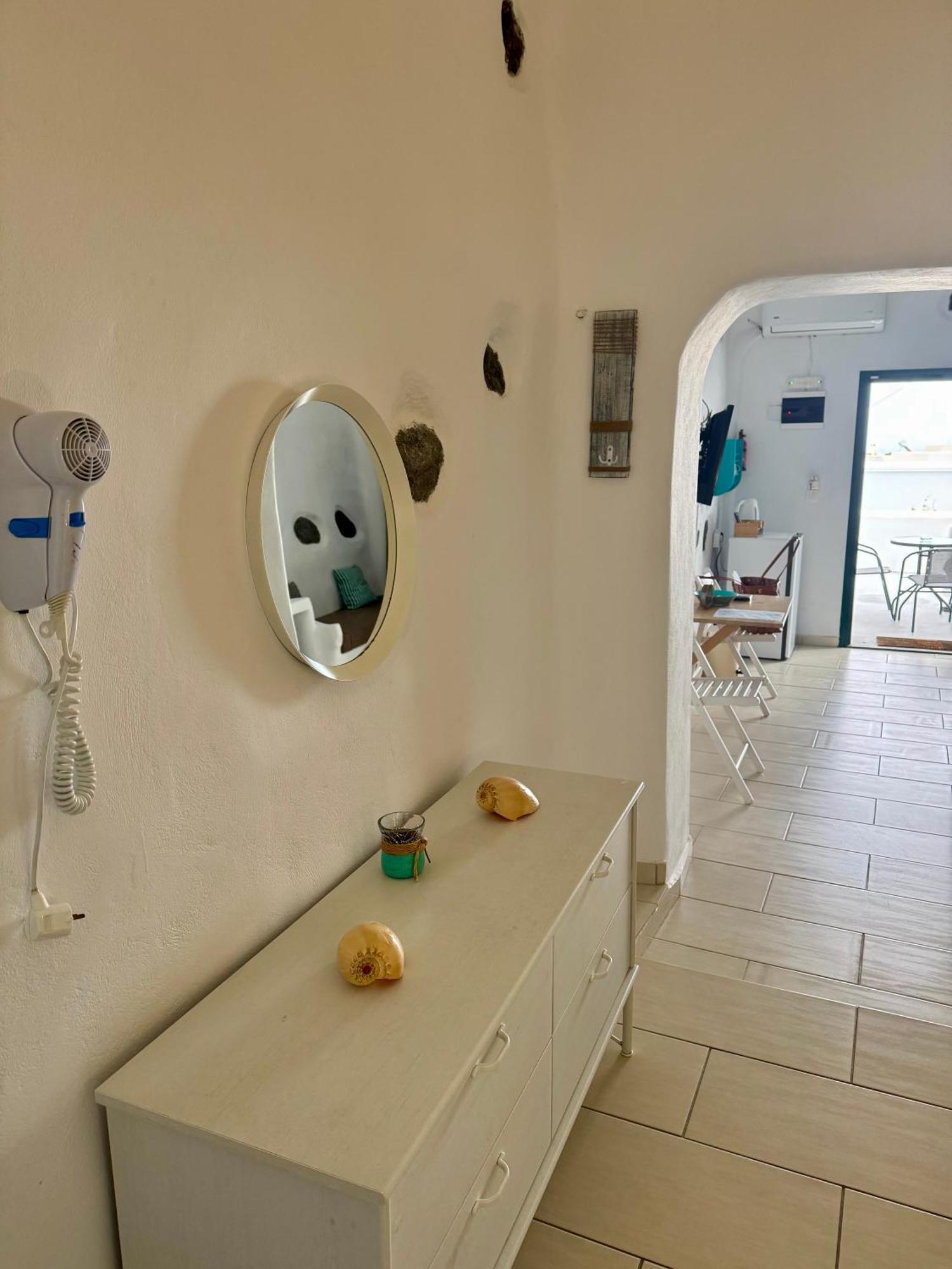 Manias Residences 3* Fira (Santorini)