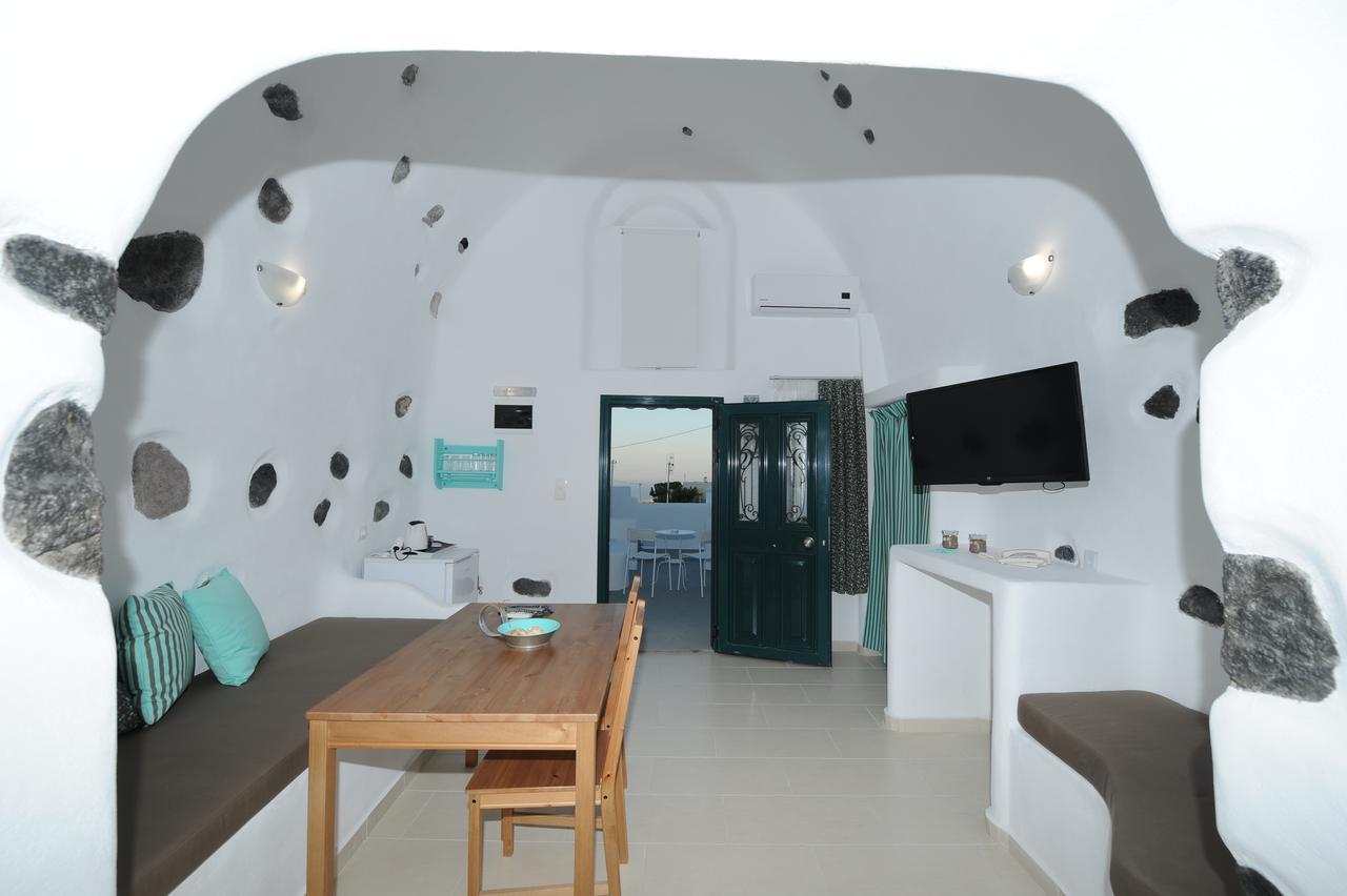 Manias Residences Aparthotel 3*