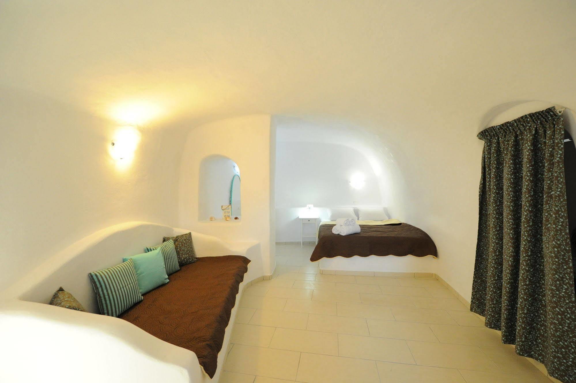Manias Residences 3*