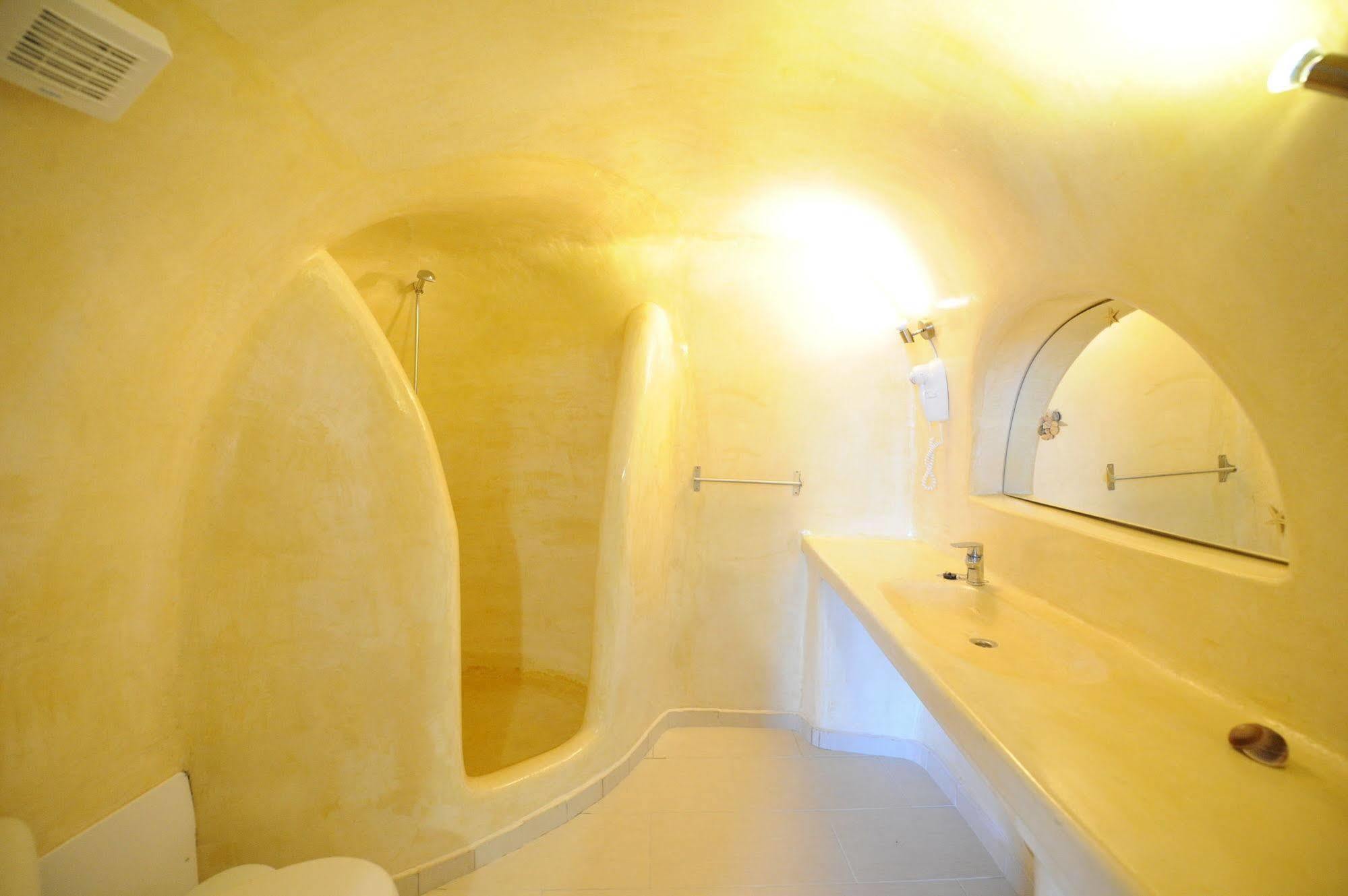 Manias Residences Fira (Santorini)